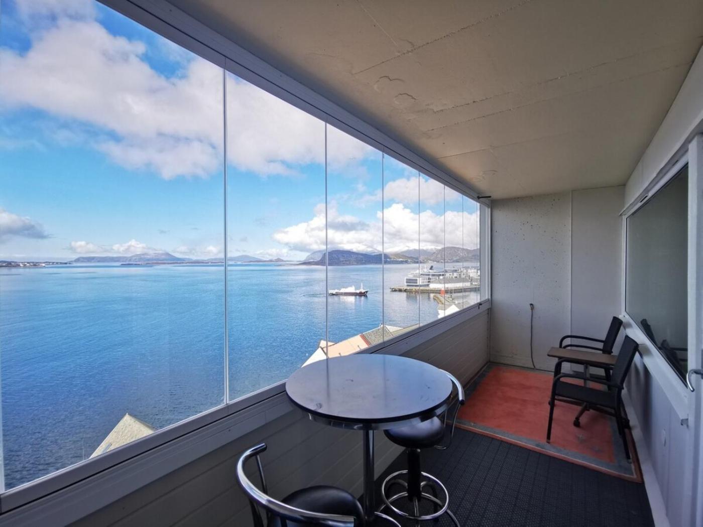 Apartment Close To The City Center With Sea View Ålesund Exteriér fotografie