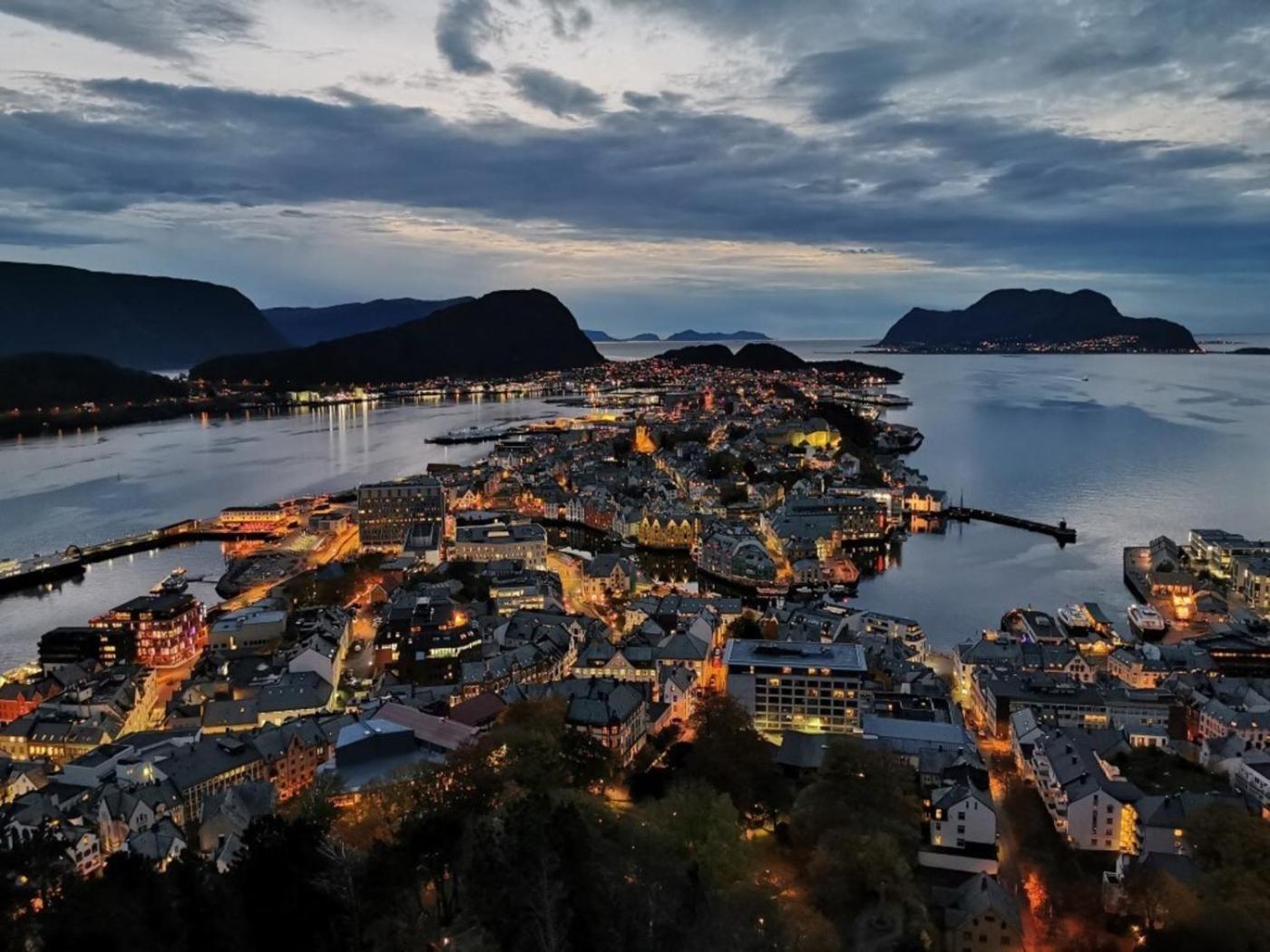 Apartment Close To The City Center With Sea View Ålesund Exteriér fotografie